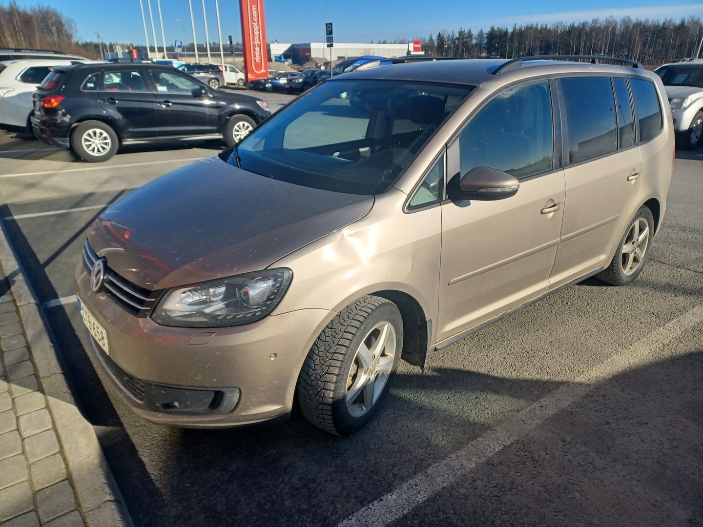 VOLKSWAGEN Touran 2015