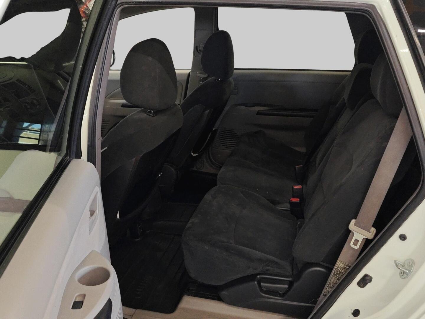 MITSUBISHI Grandis 2006