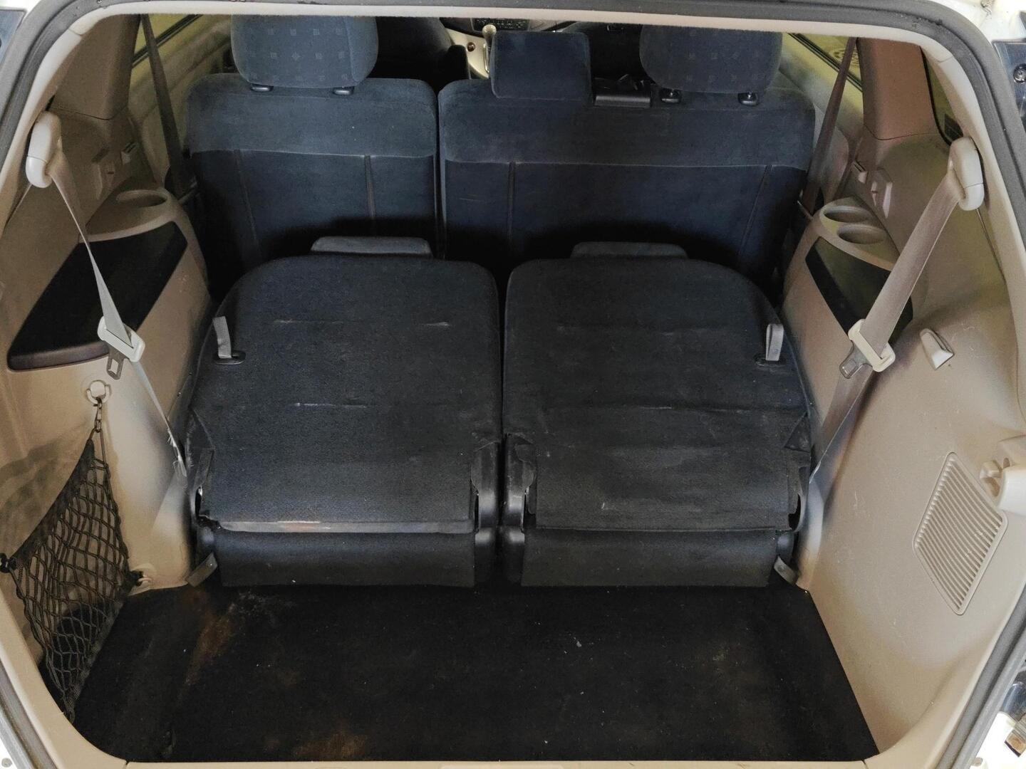 MITSUBISHI Grandis 2006