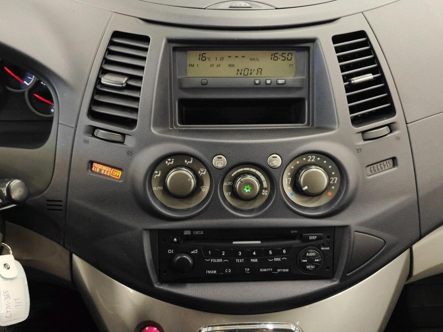 MITSUBISHI Grandis 2006