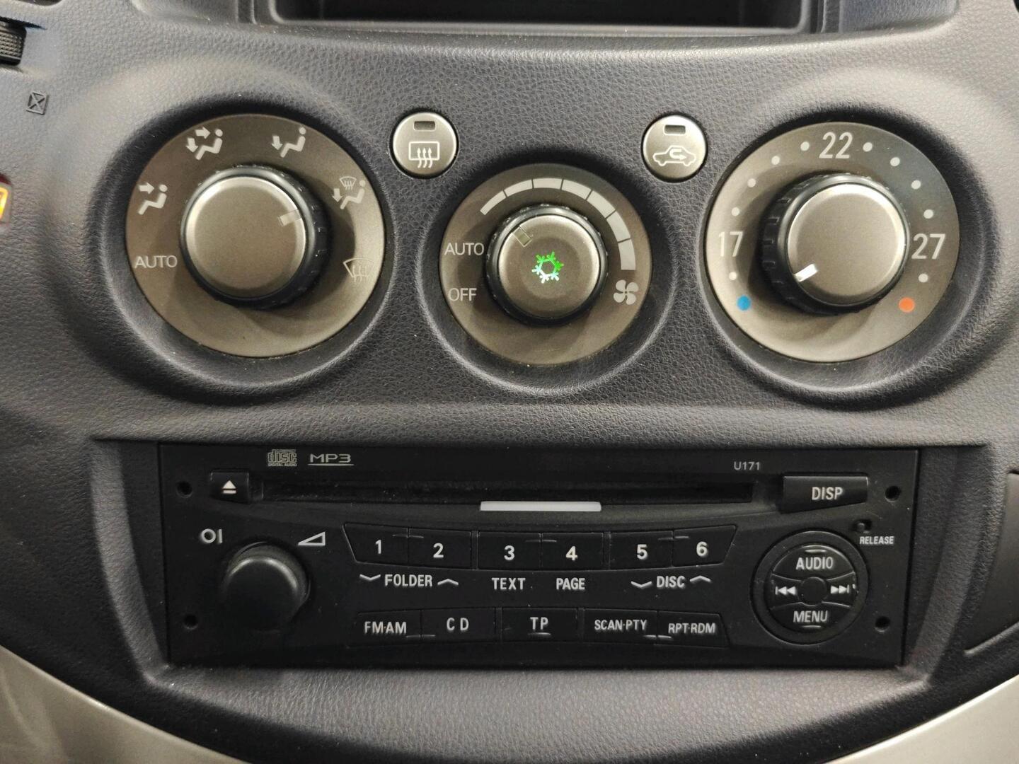 MITSUBISHI Grandis 2006