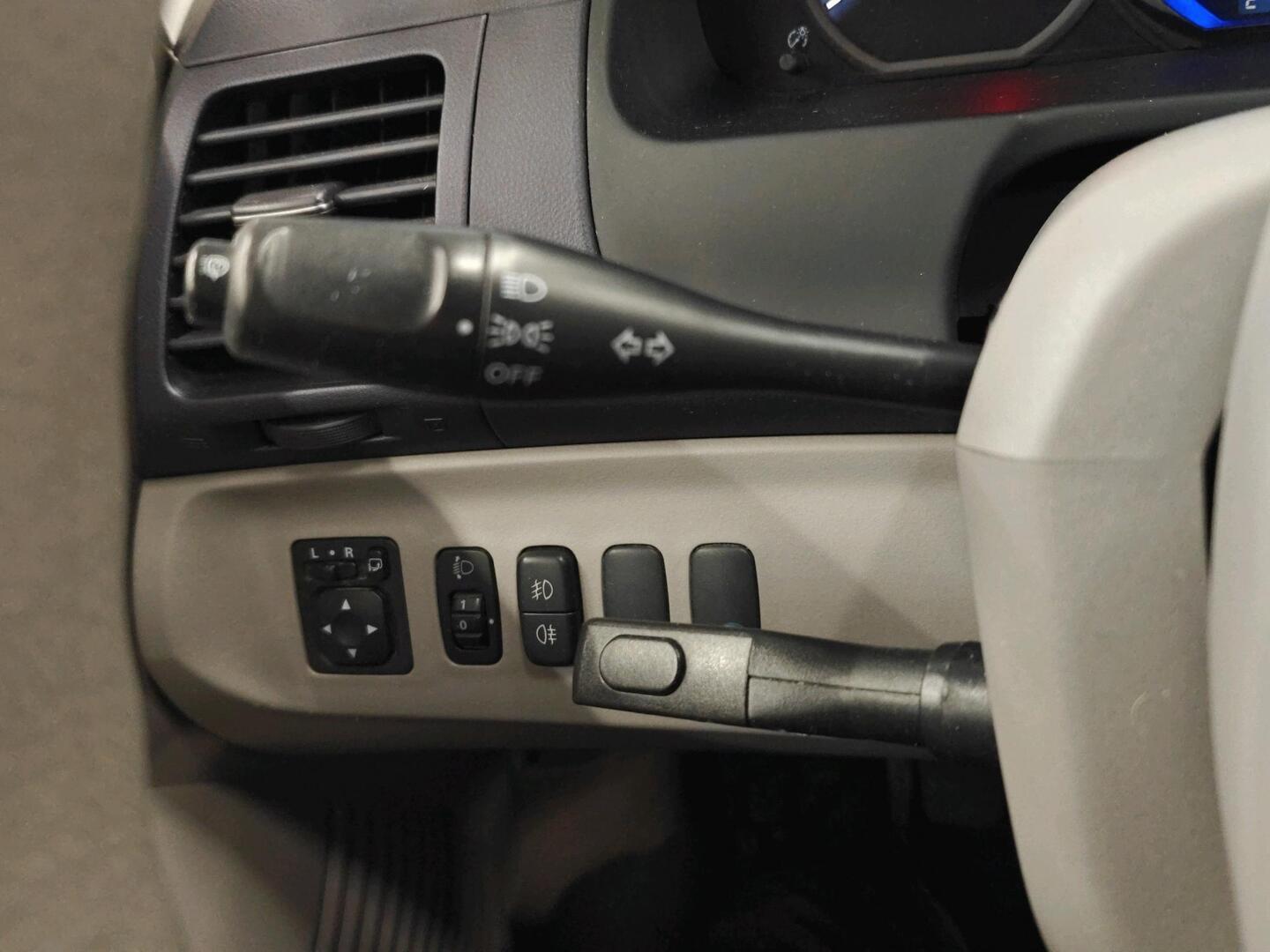 MITSUBISHI Grandis 2006
