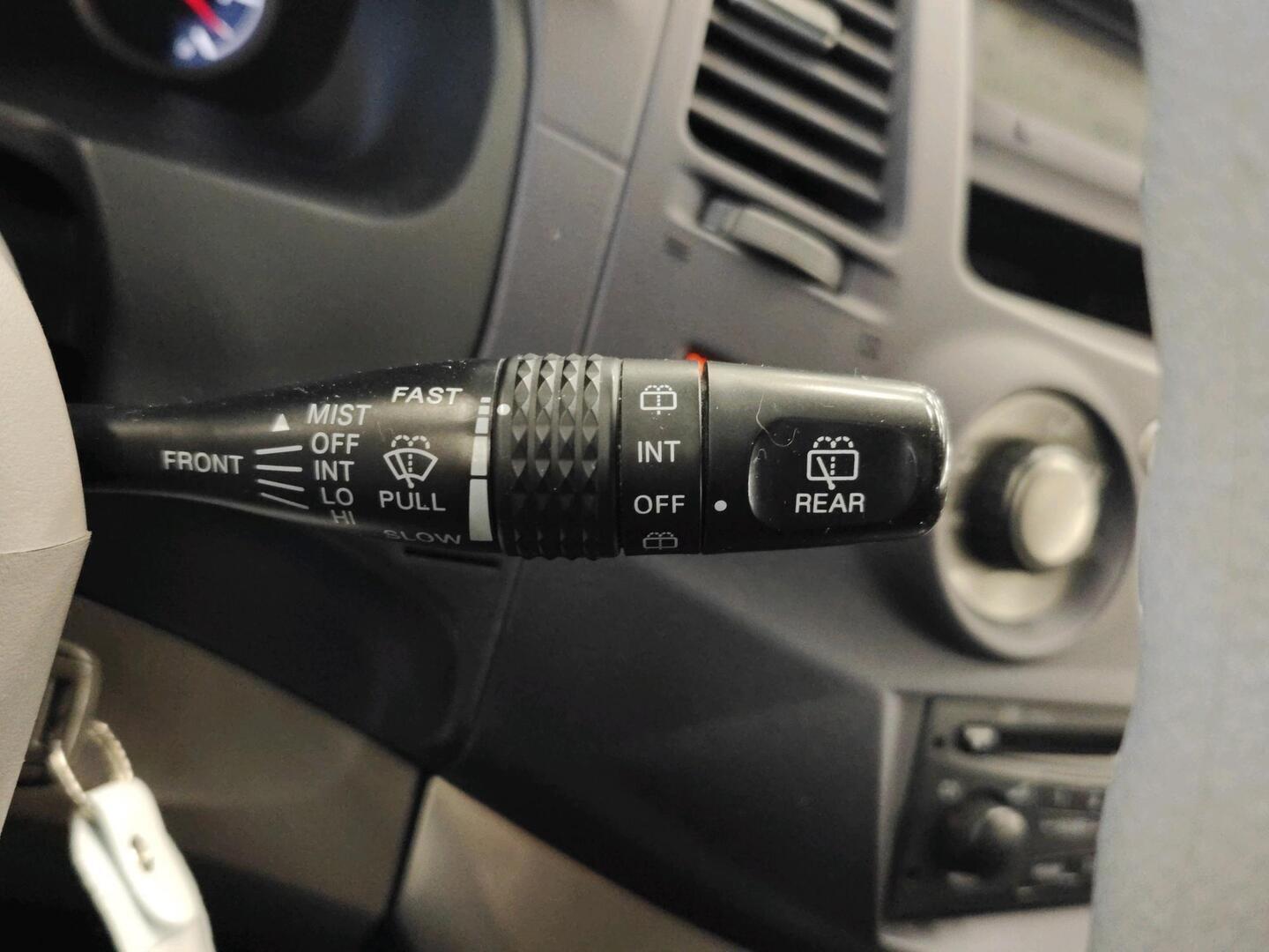 MITSUBISHI Grandis 2006