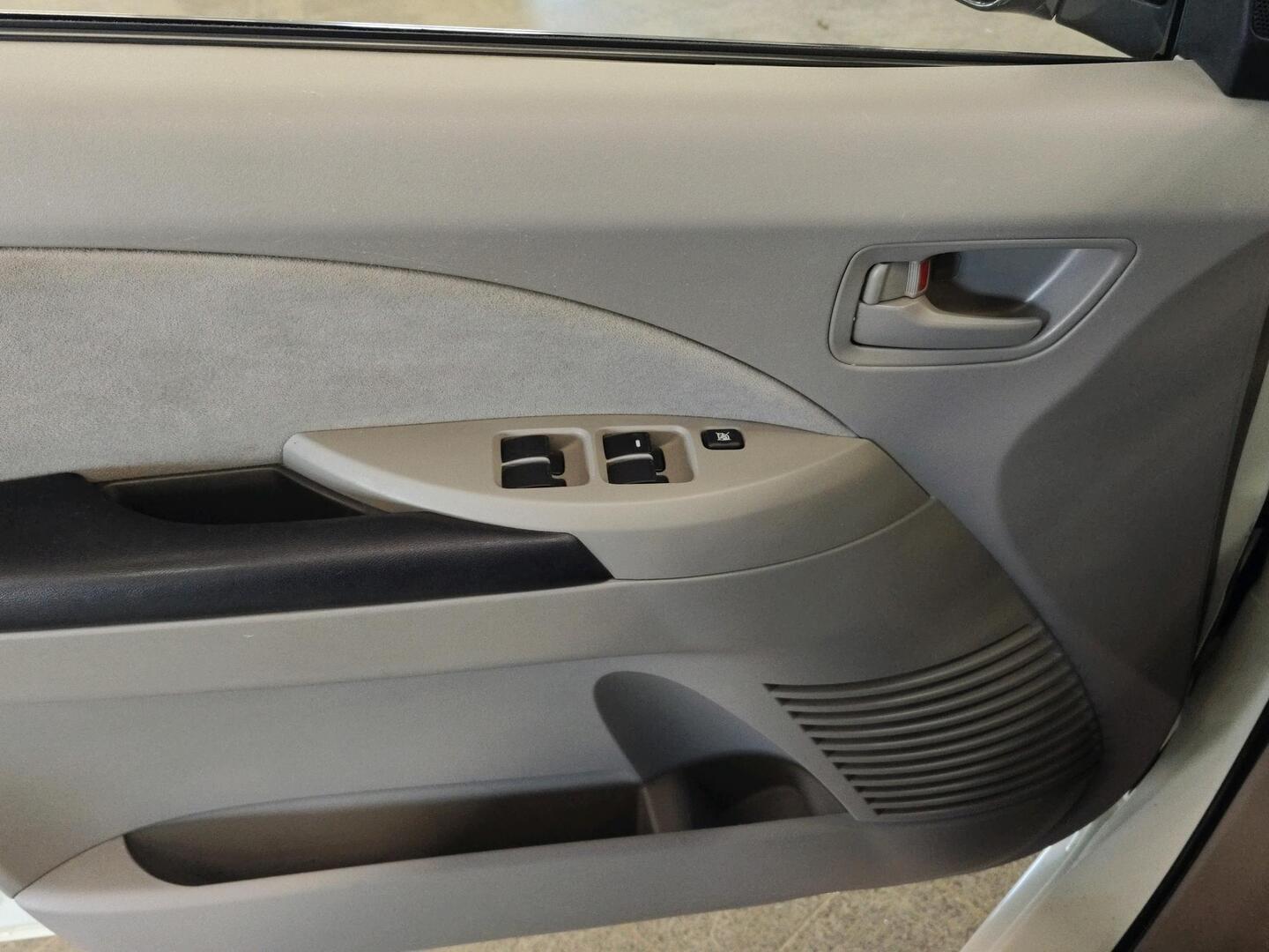 MITSUBISHI Grandis 2006