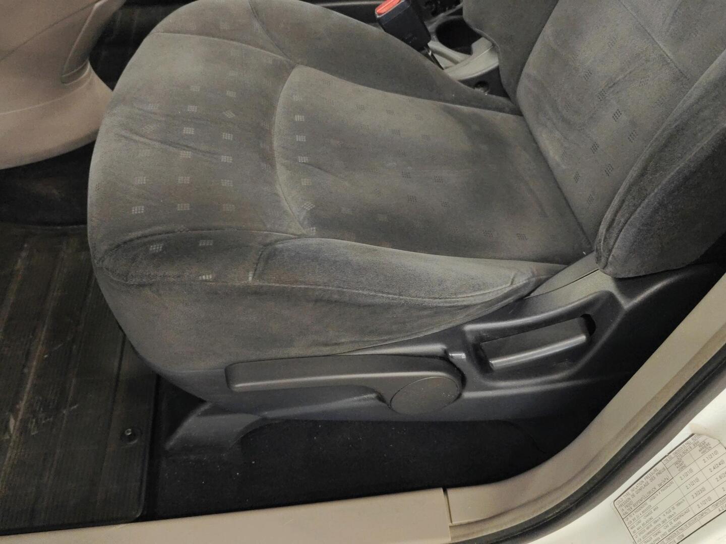 MITSUBISHI Grandis 2006