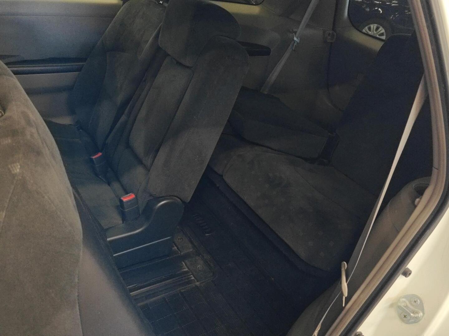MITSUBISHI Grandis 2006
