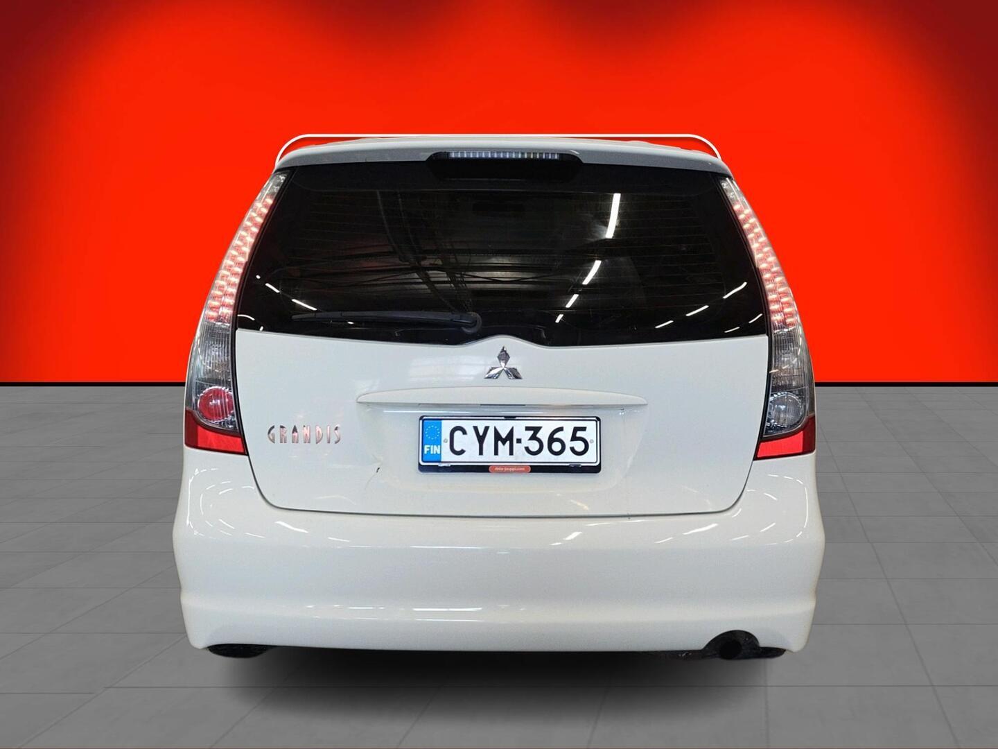 MITSUBISHI Grandis 2006