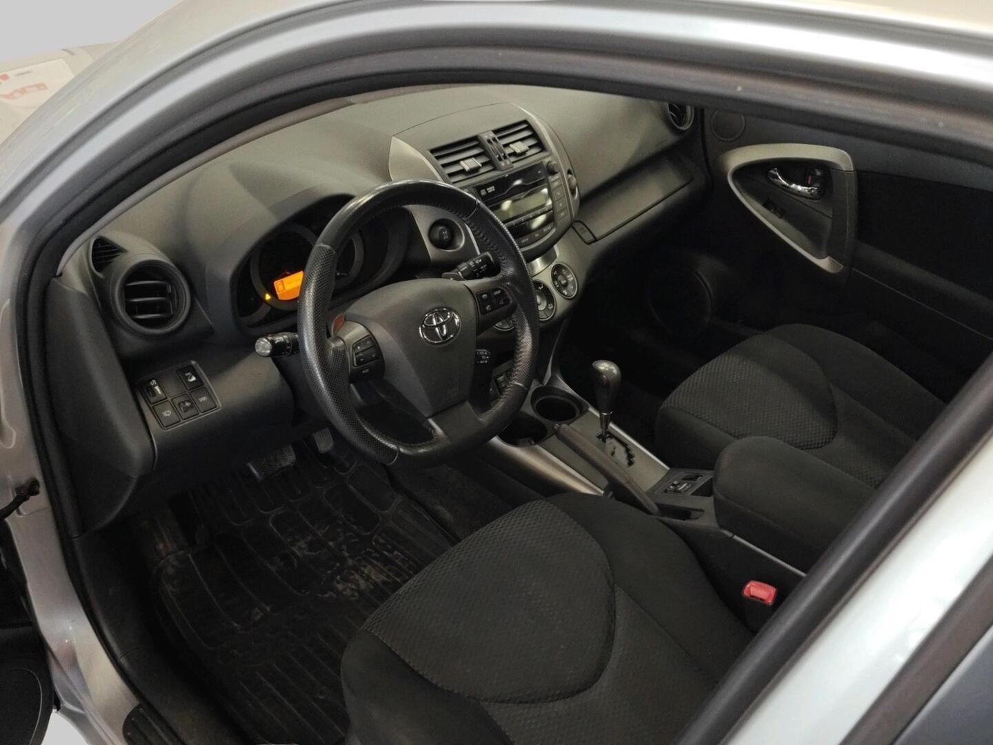 TOYOTA RAV4 2011