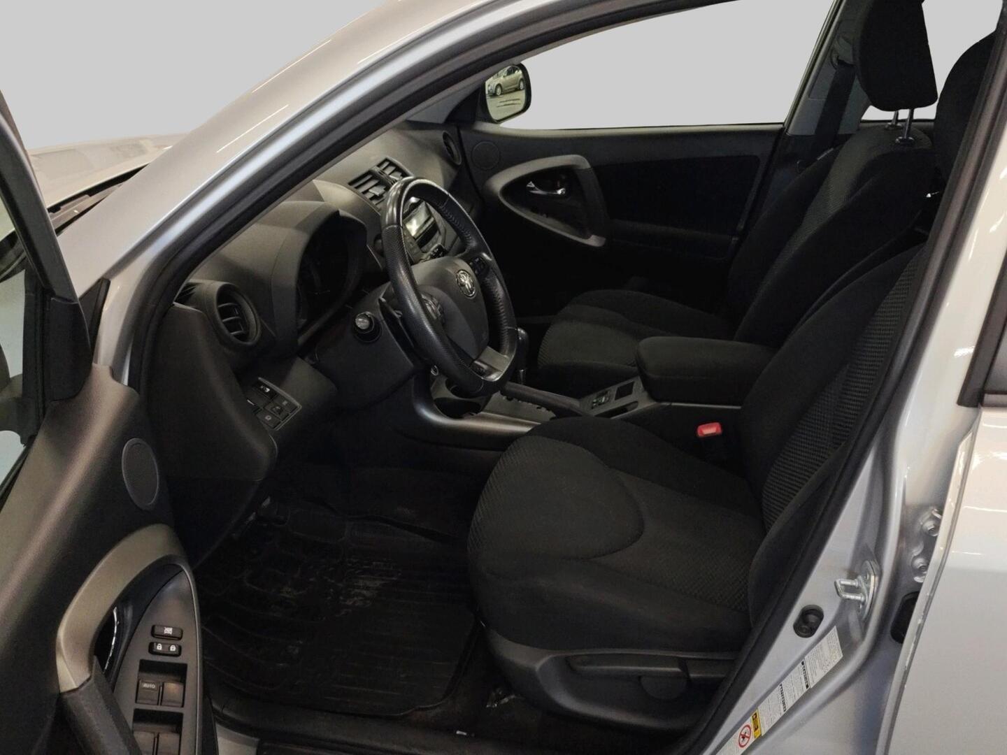 TOYOTA RAV4 2011