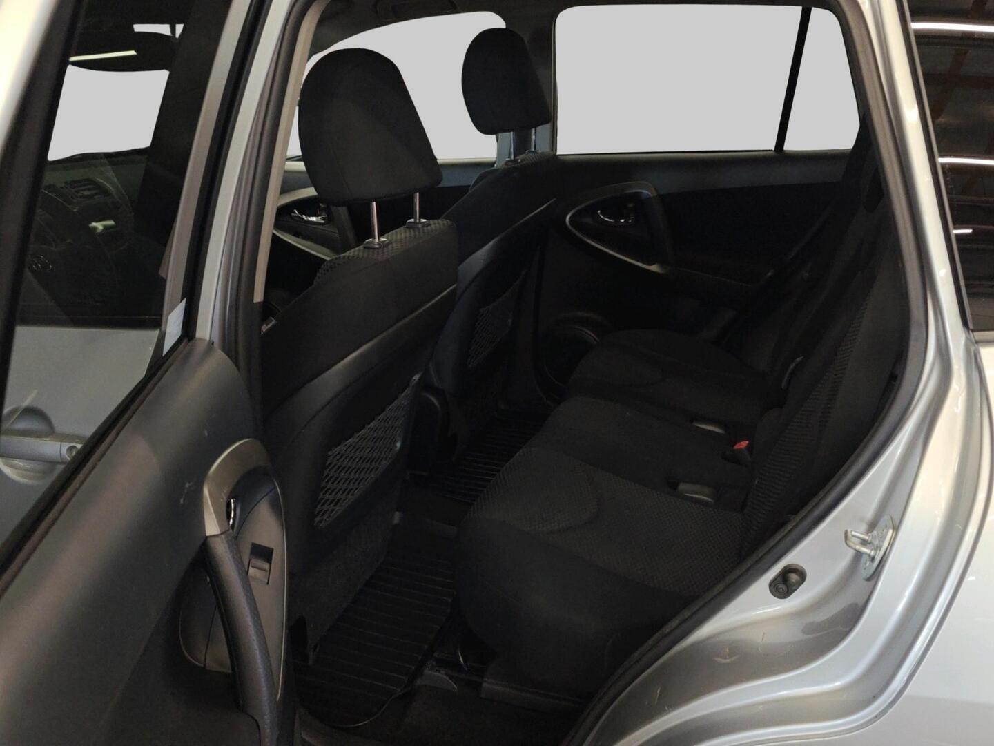TOYOTA RAV4 2011