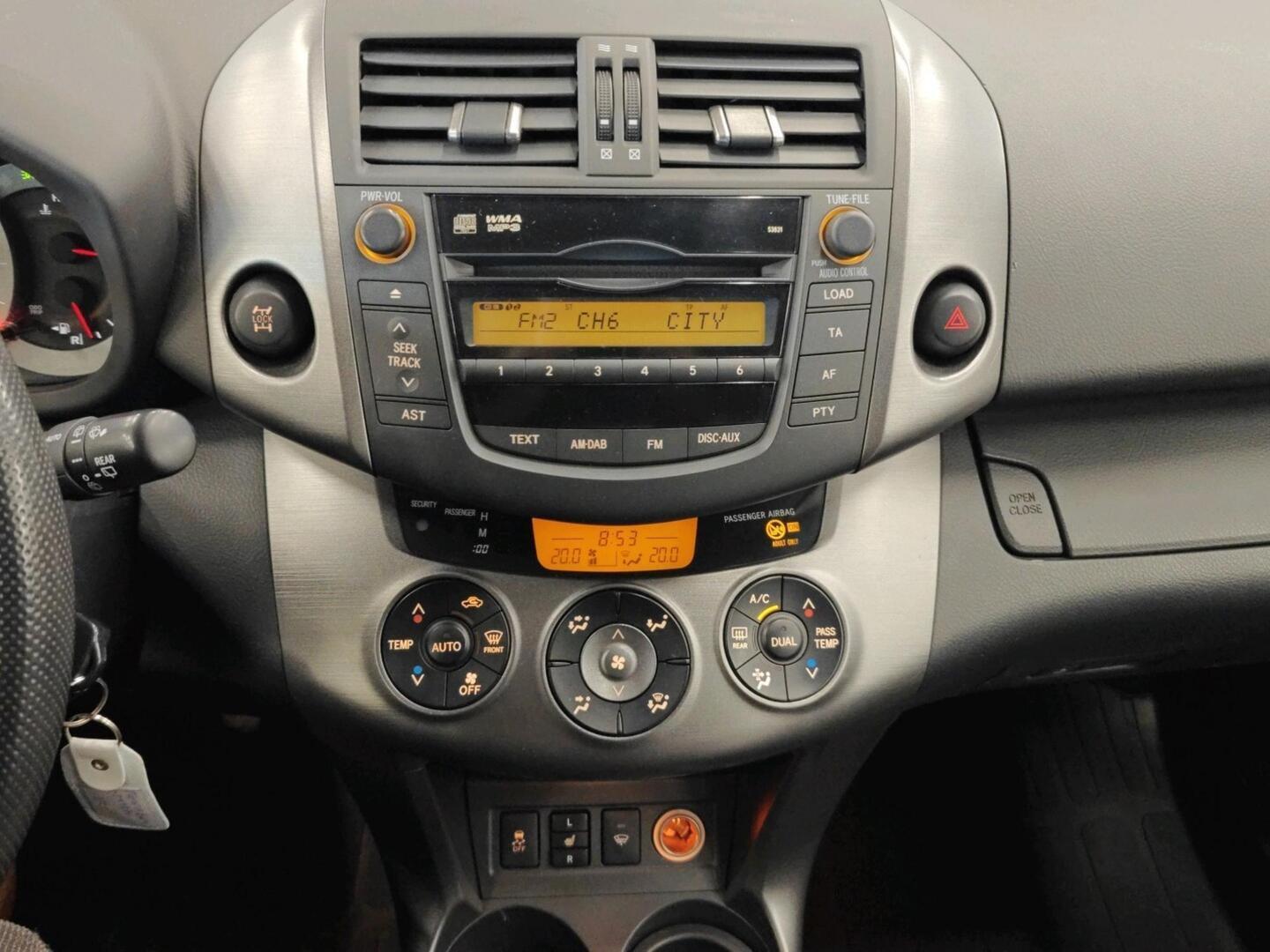 TOYOTA RAV4 2011