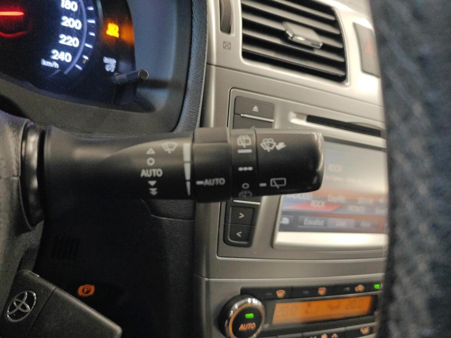 TOYOTA AVENSIS 2015