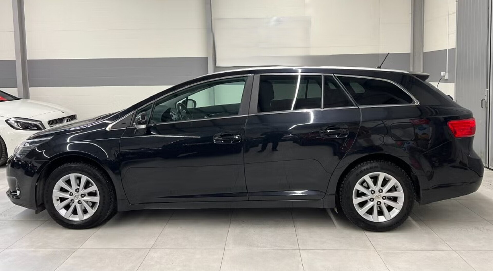TOYOTA AVENSIS 2015