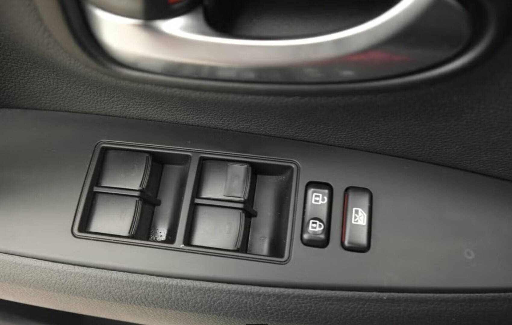 TOYOTA AVENSIS 2018