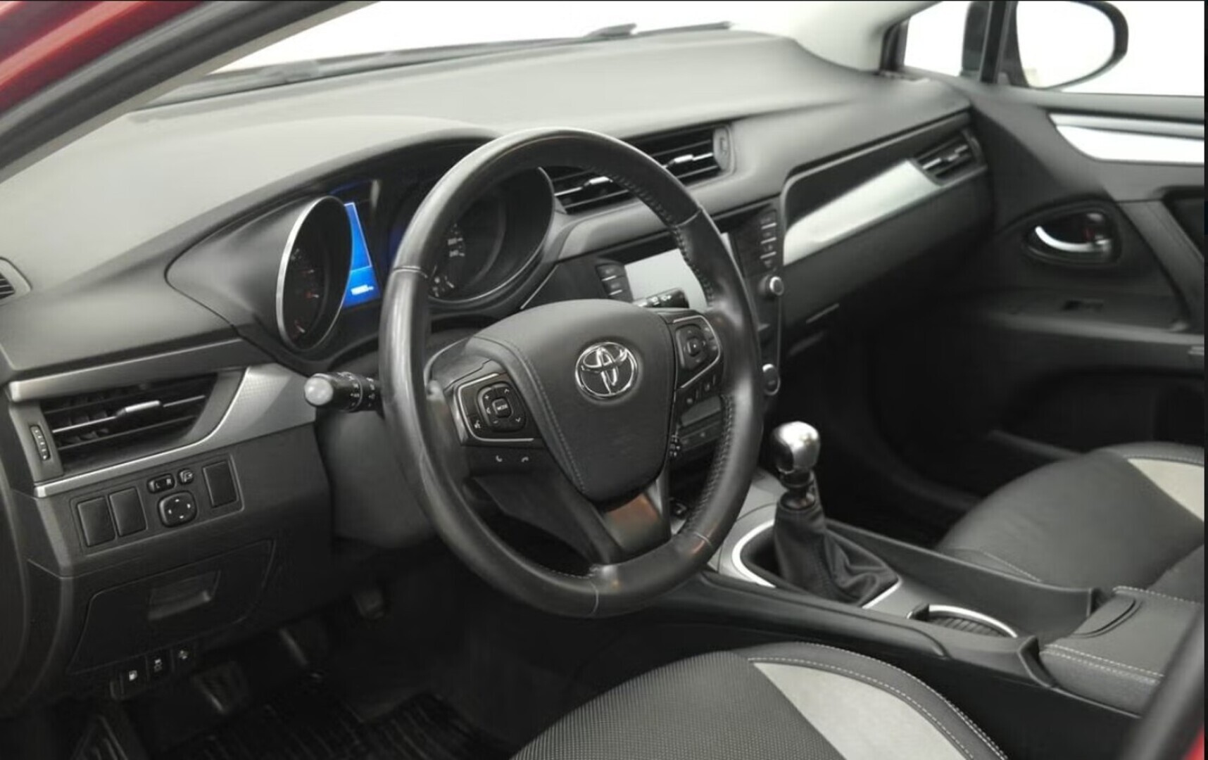 TOYOTA AVENSIS 2018
