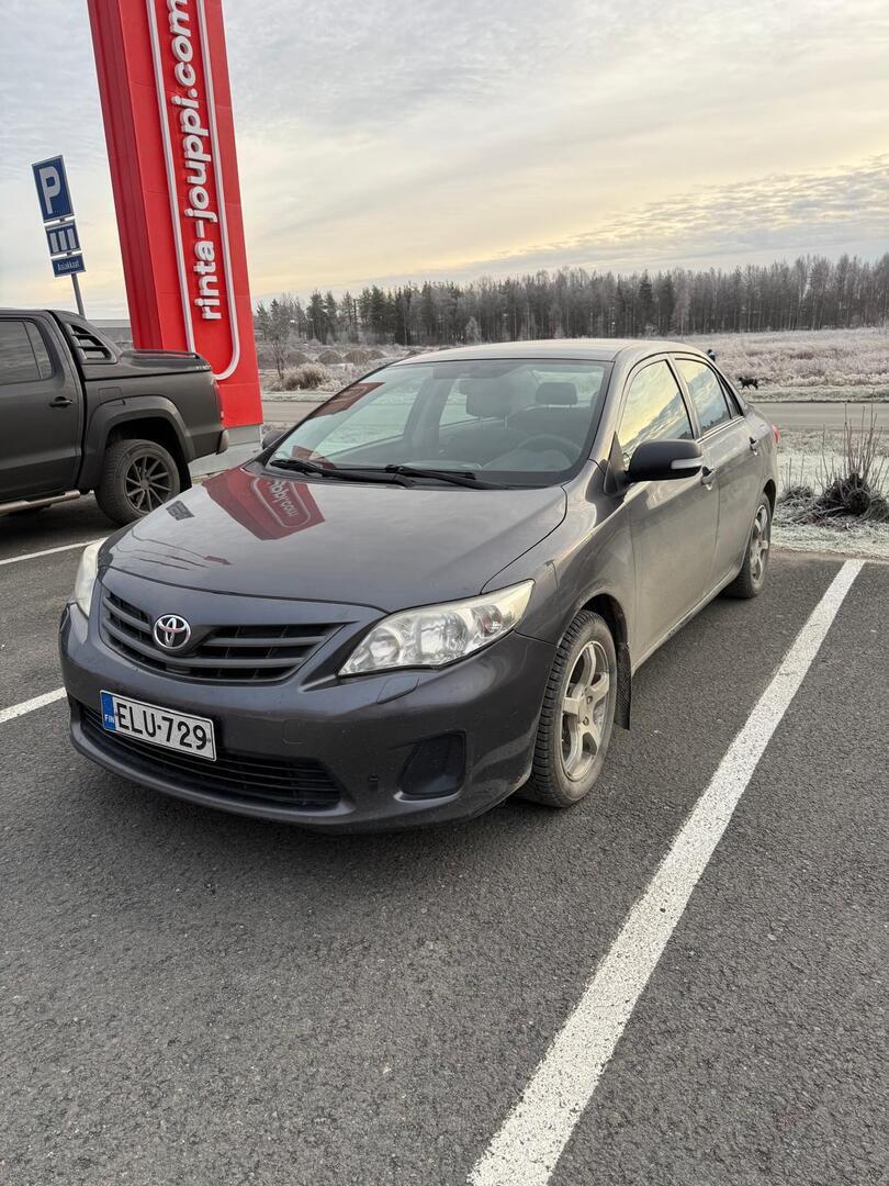 TOYOTA Corolla 2011