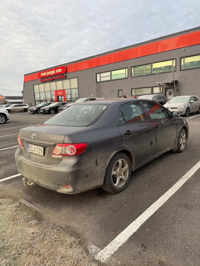 TOYOTA Corolla 2011