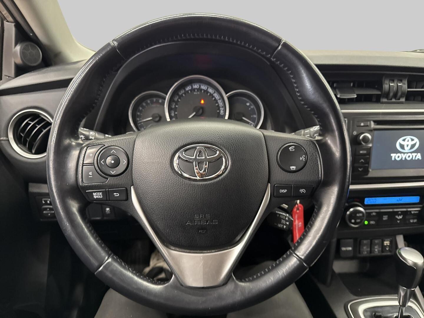 TOYOTA Auris 2015