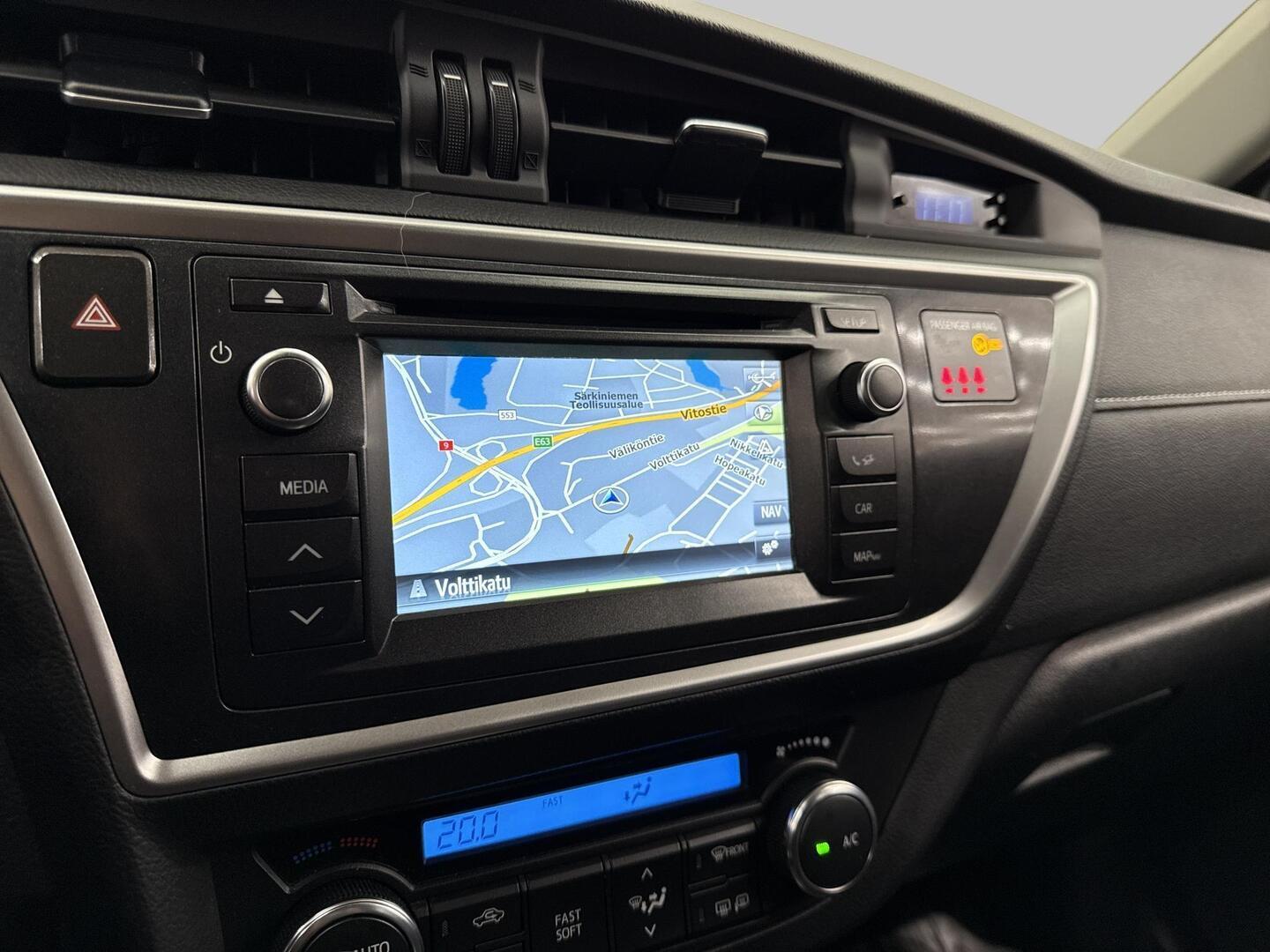TOYOTA Auris 2015