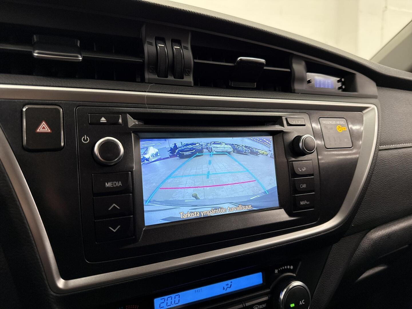 TOYOTA Auris 2015