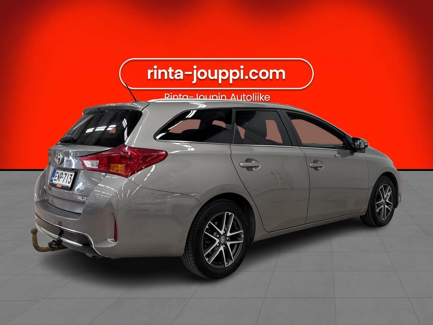 TOYOTA Auris 2015