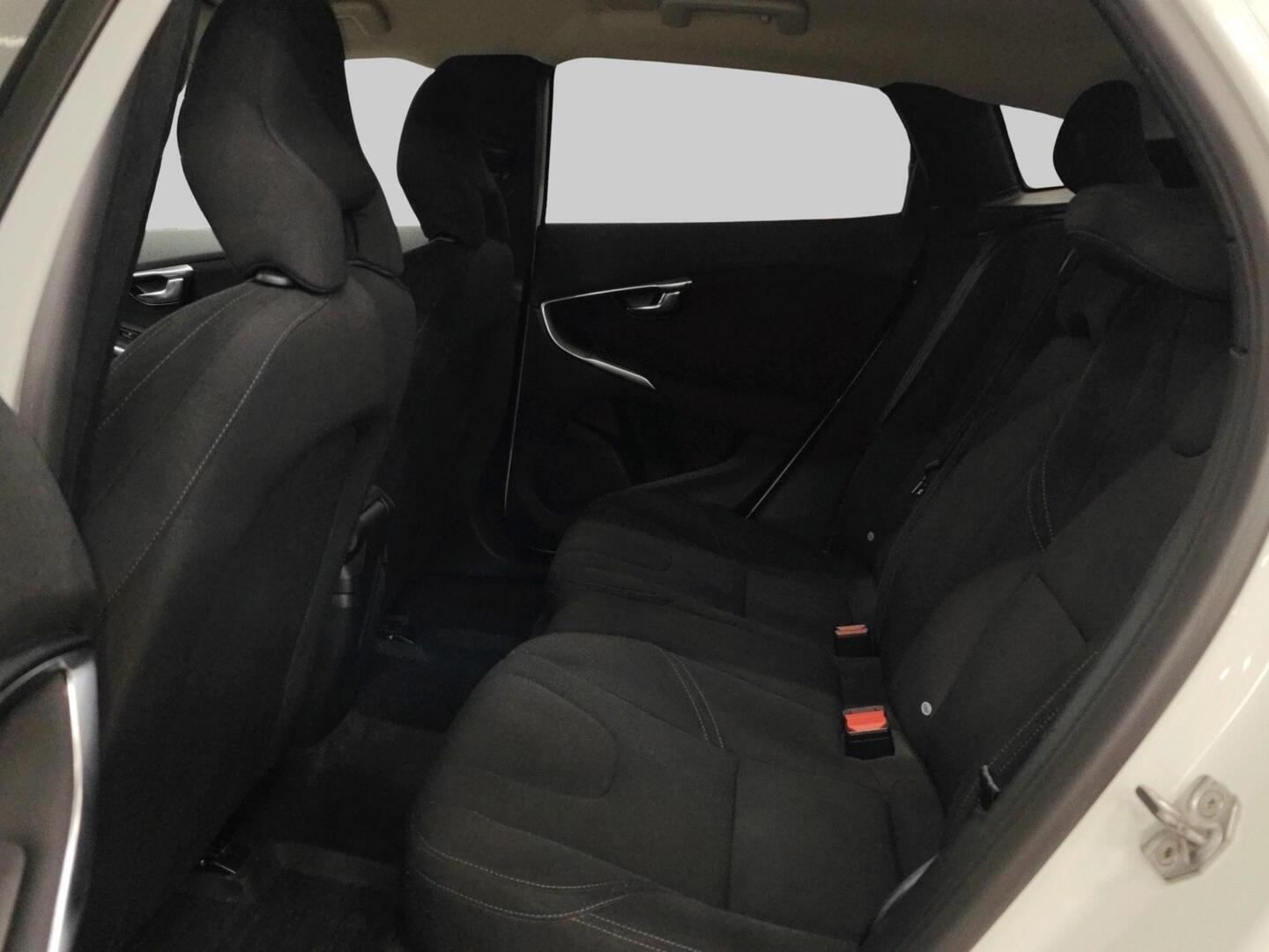 VOLVO V40 2017