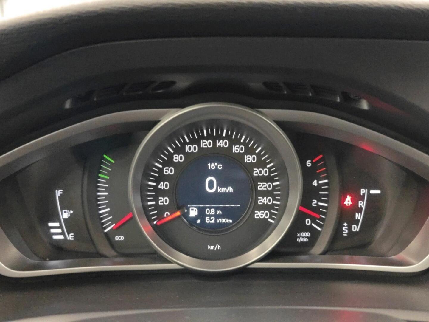 VOLVO V40 2017