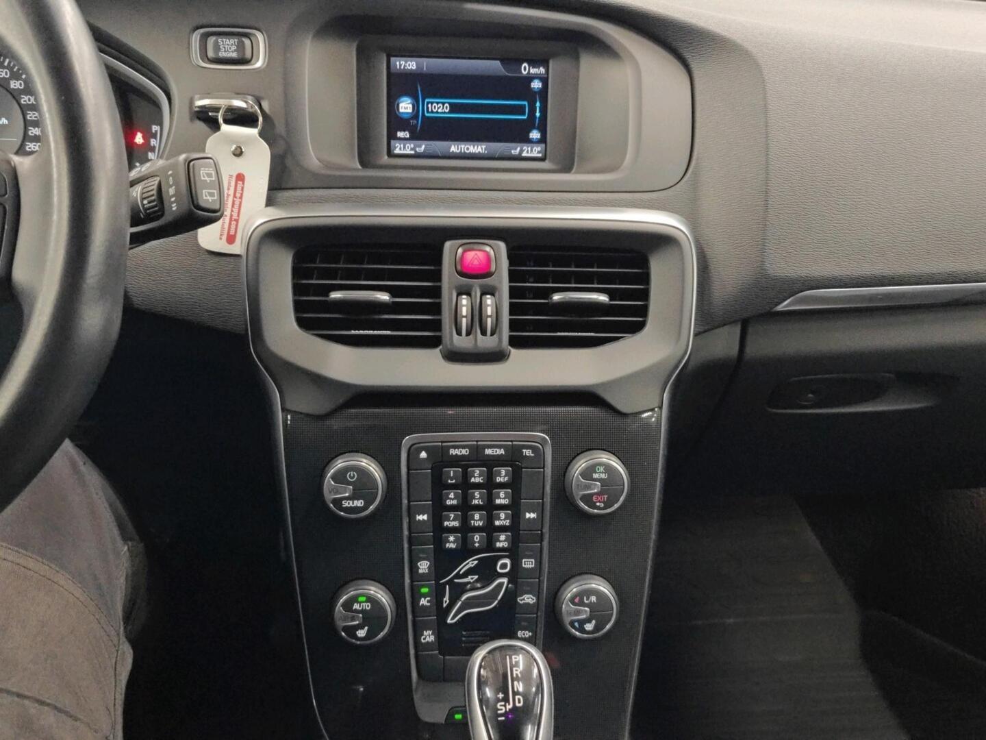 VOLVO V40 2017