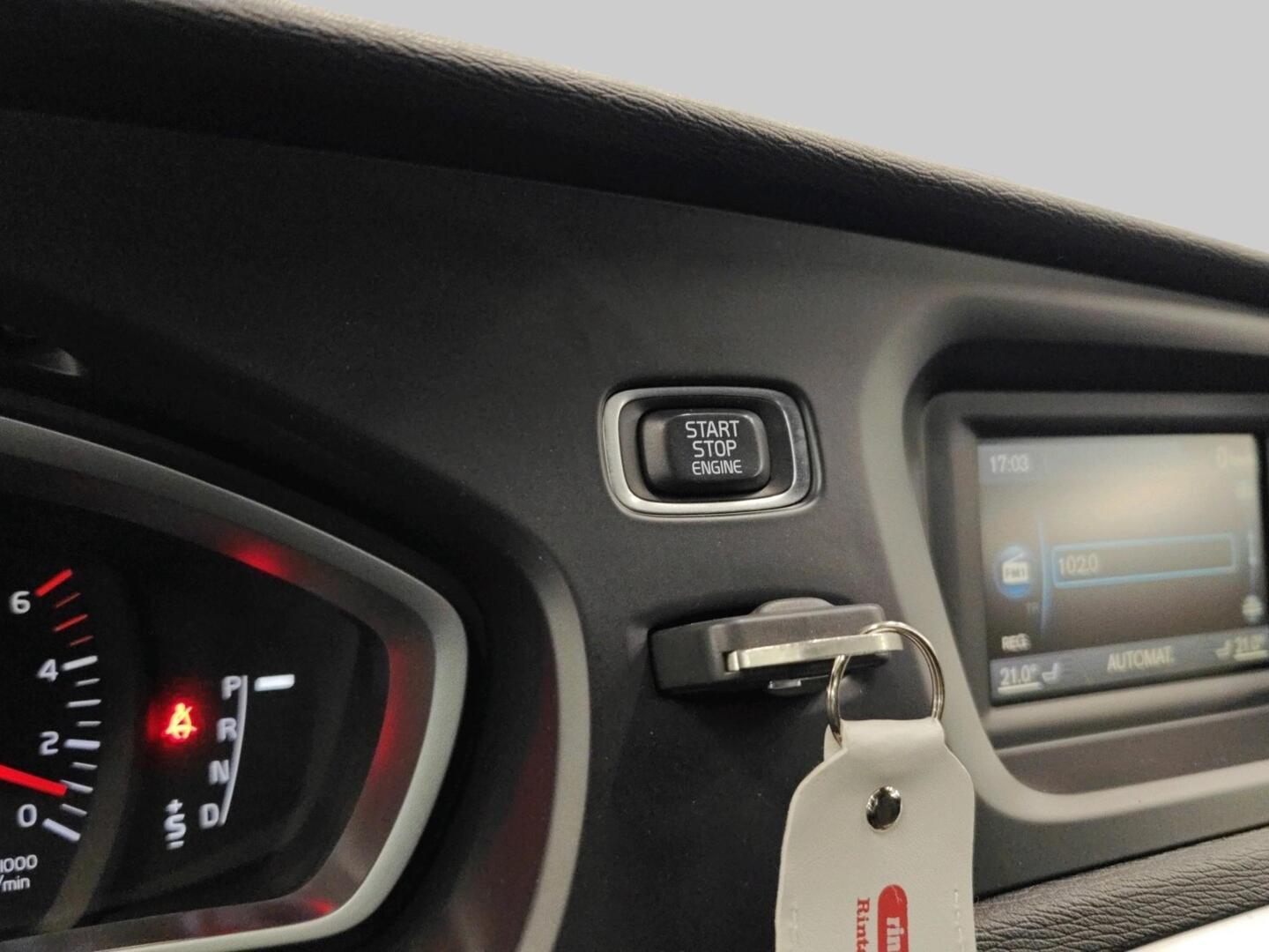 VOLVO V40 2017