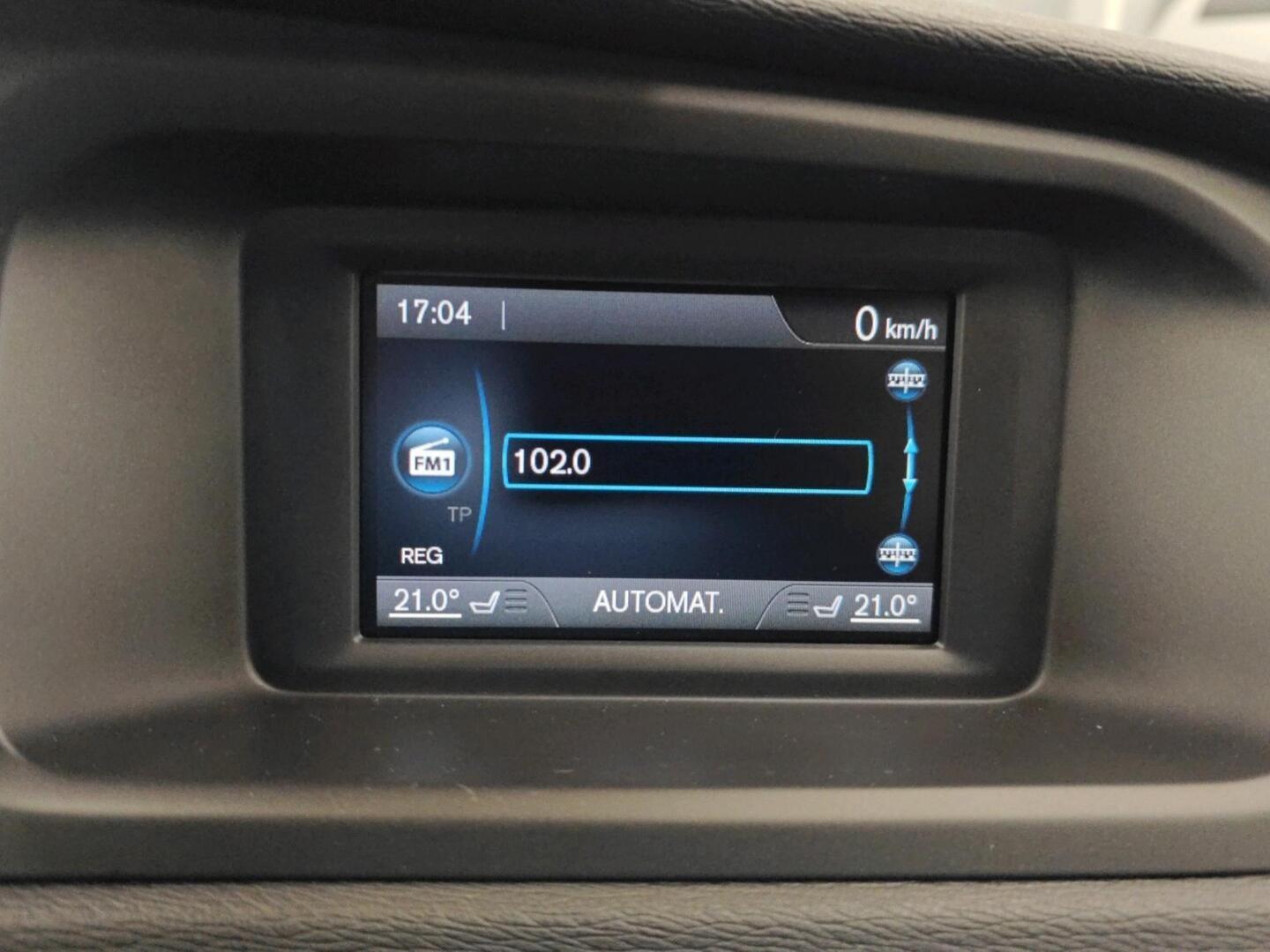 VOLVO V40 2017