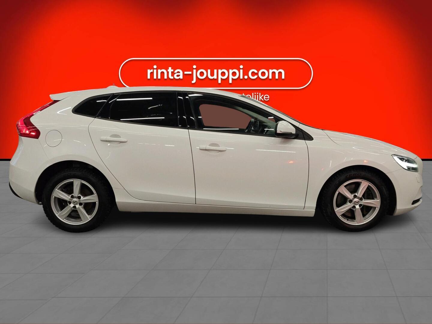 VOLVO V40 2017