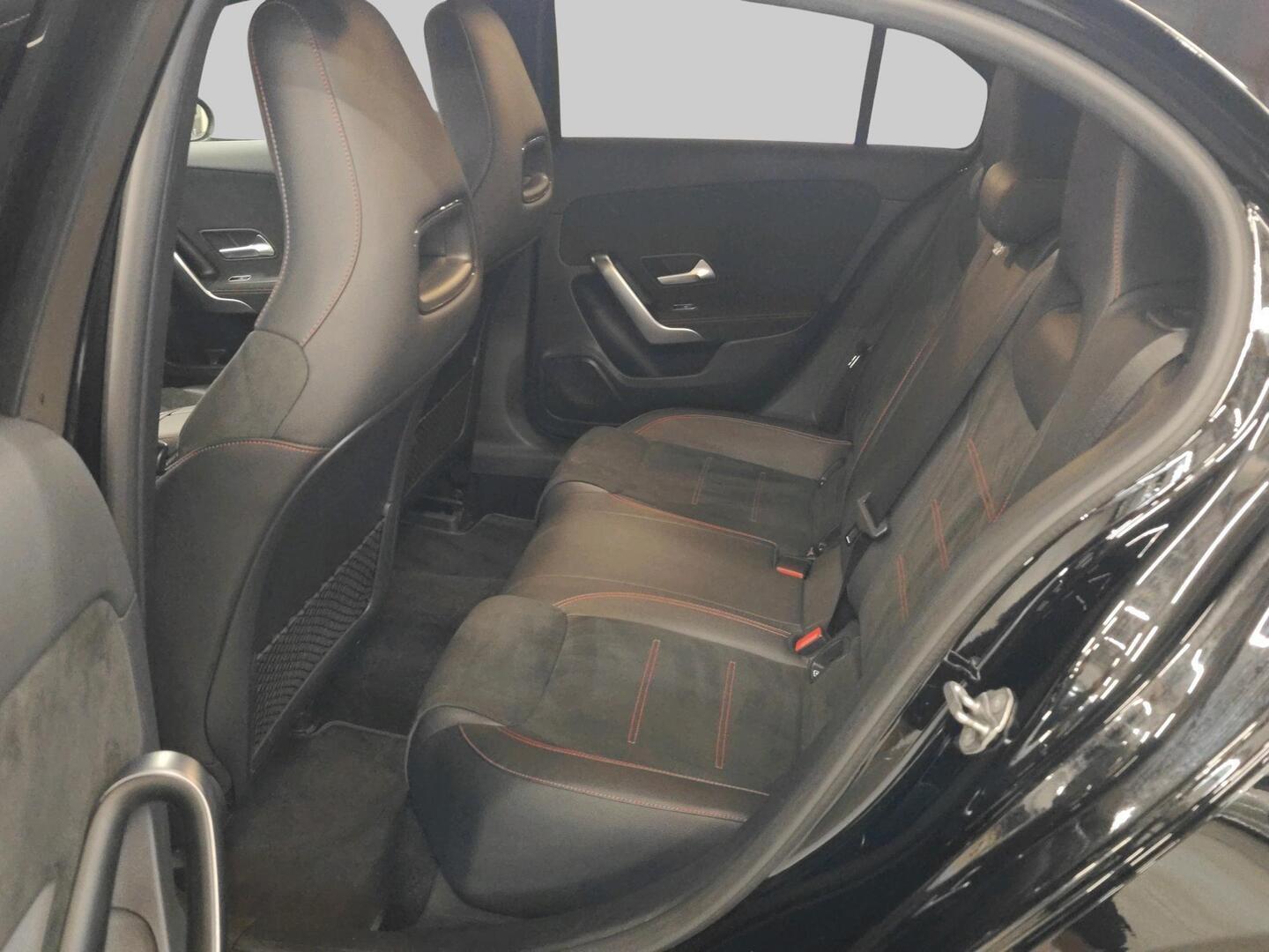 MERCEDES-BENZ A 2021