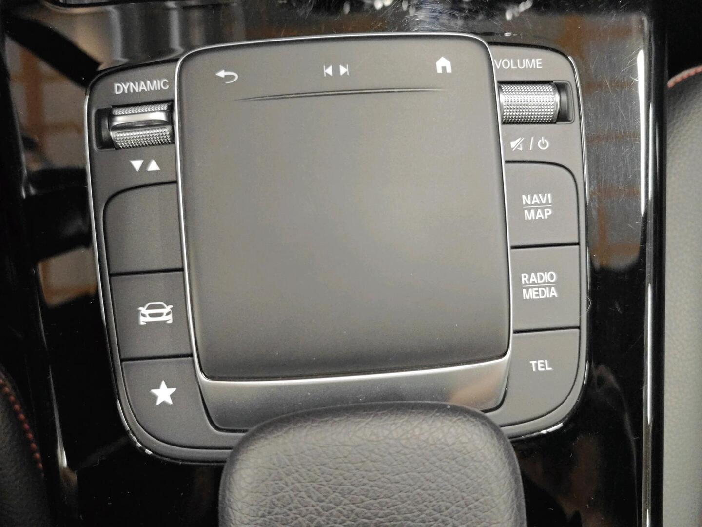 MERCEDES-BENZ A 2021