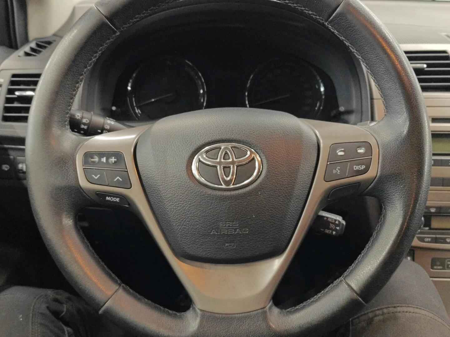 TOYOTA Avensis 2011
