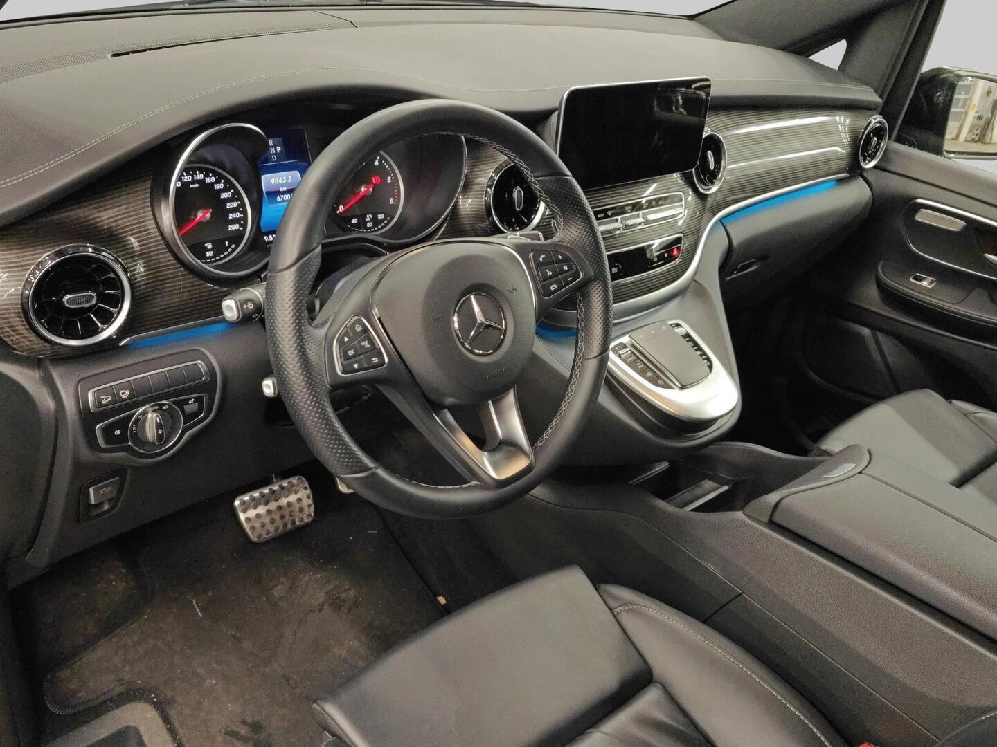 MERCEDES-BENZ V 2022