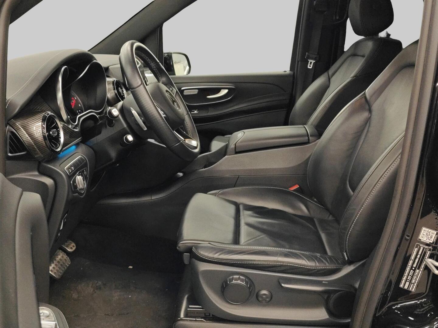 MERCEDES-BENZ V 2022