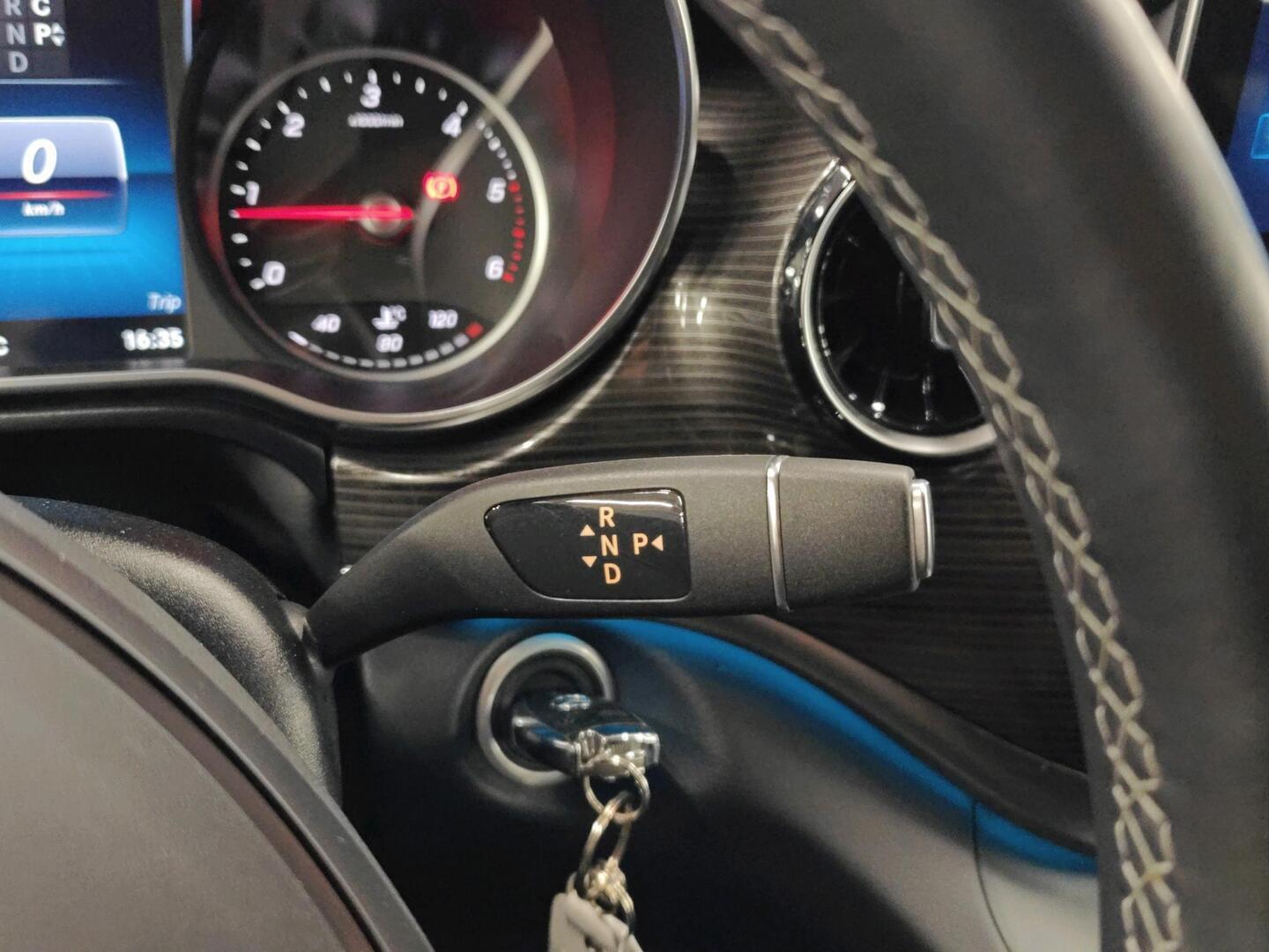 MERCEDES-BENZ V 2022