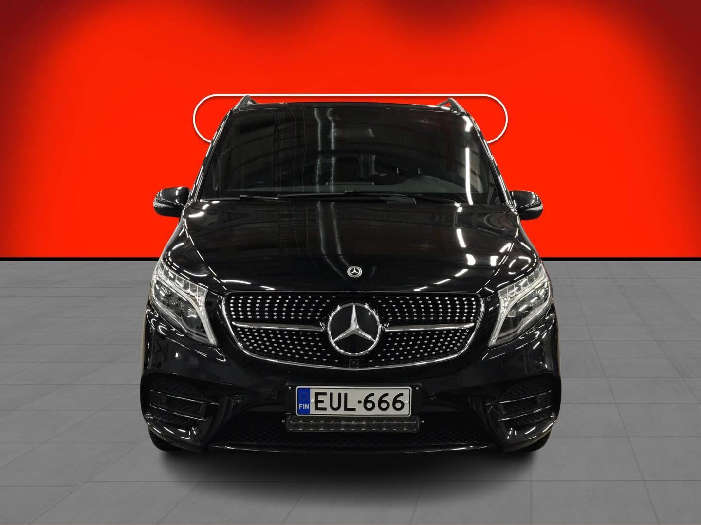 MERCEDES-BENZ V 2022