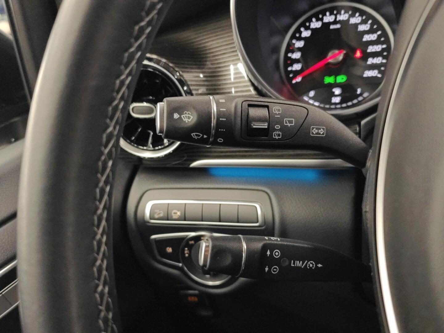 MERCEDES-BENZ V 2022