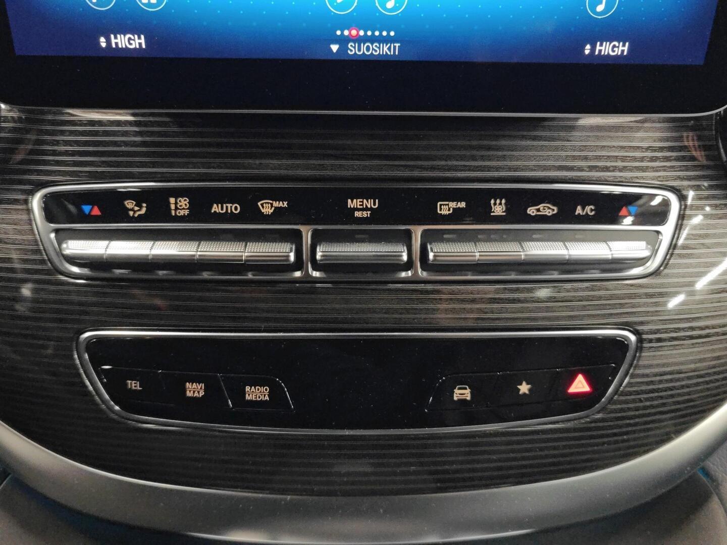 MERCEDES-BENZ V 2022