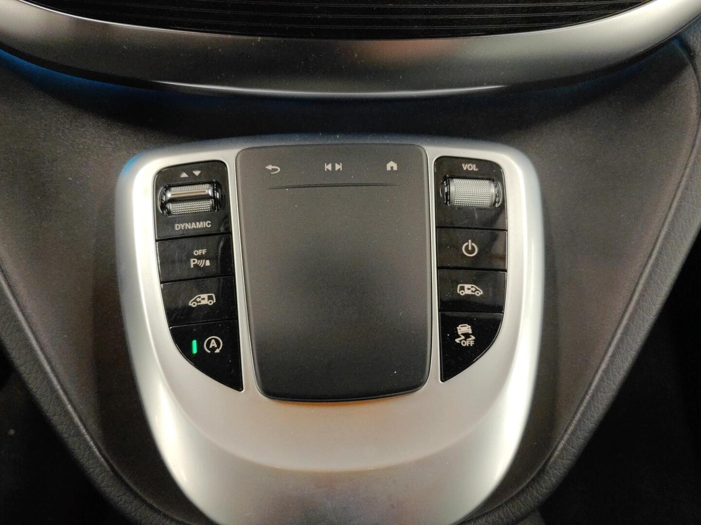 MERCEDES-BENZ V 2022