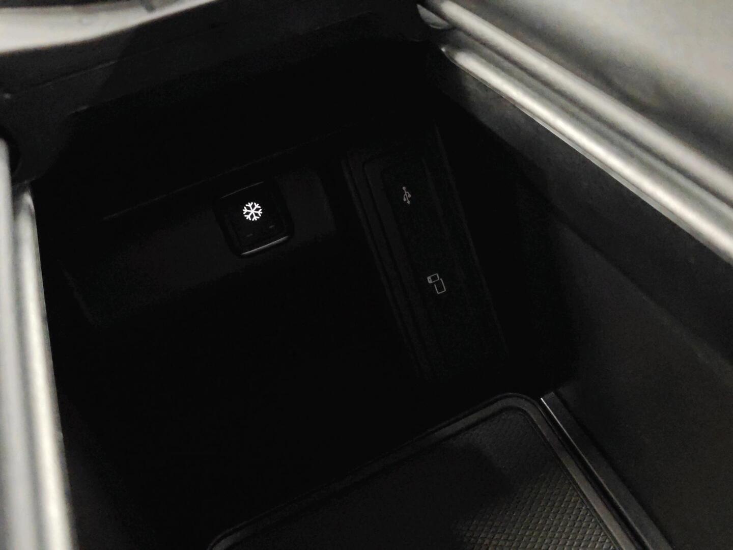 MERCEDES-BENZ V 2022