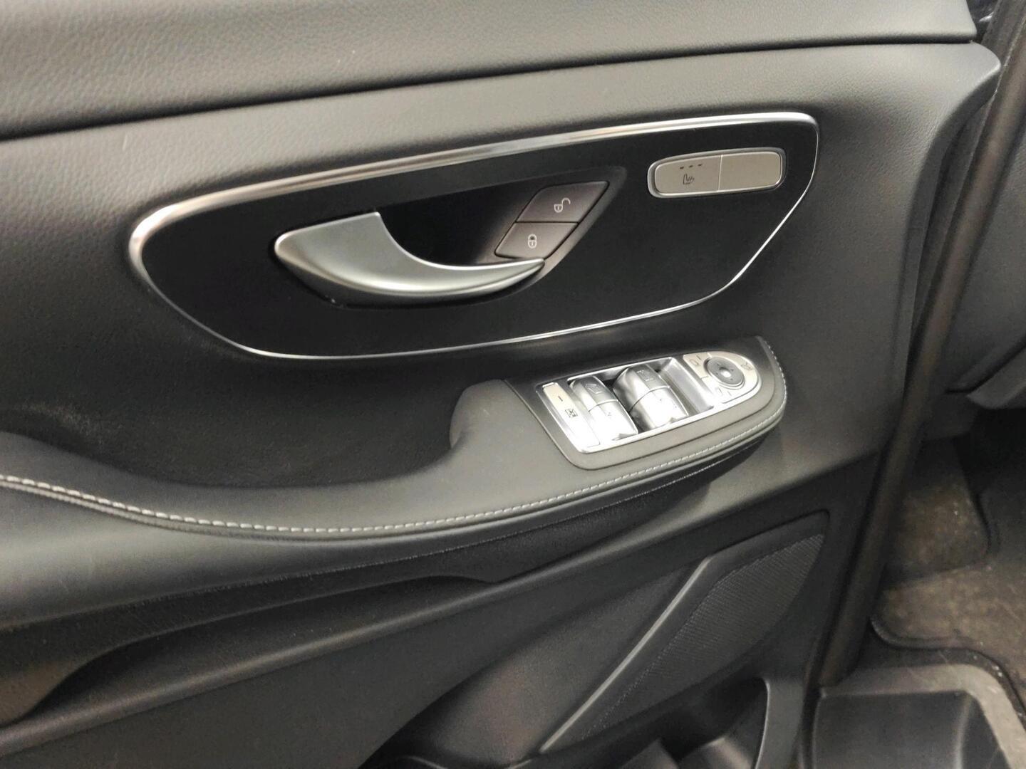 MERCEDES-BENZ V 2022