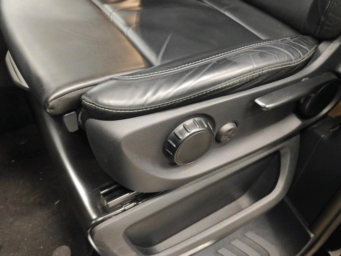 MERCEDES-BENZ V 2022