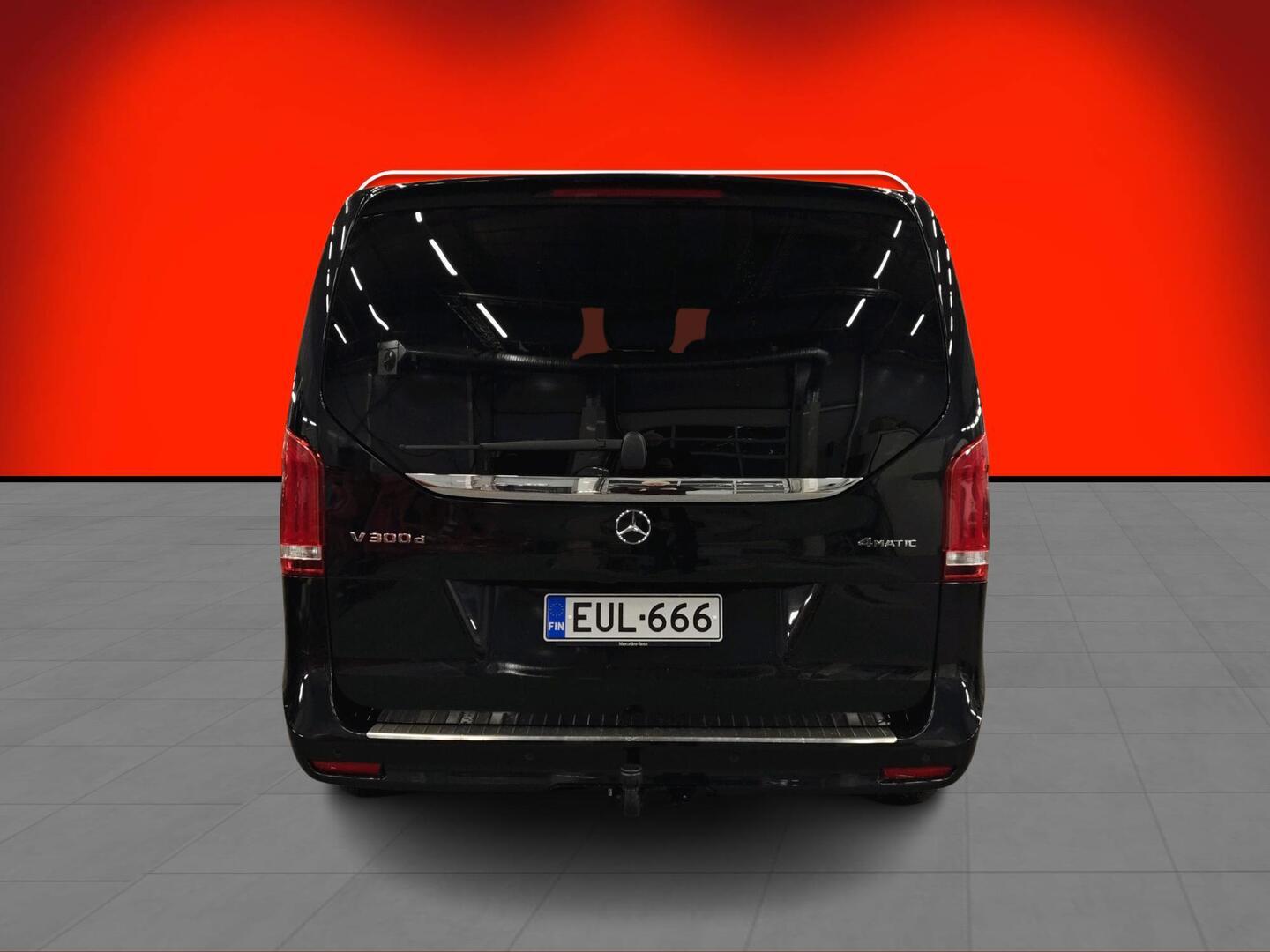 MERCEDES-BENZ V 2022