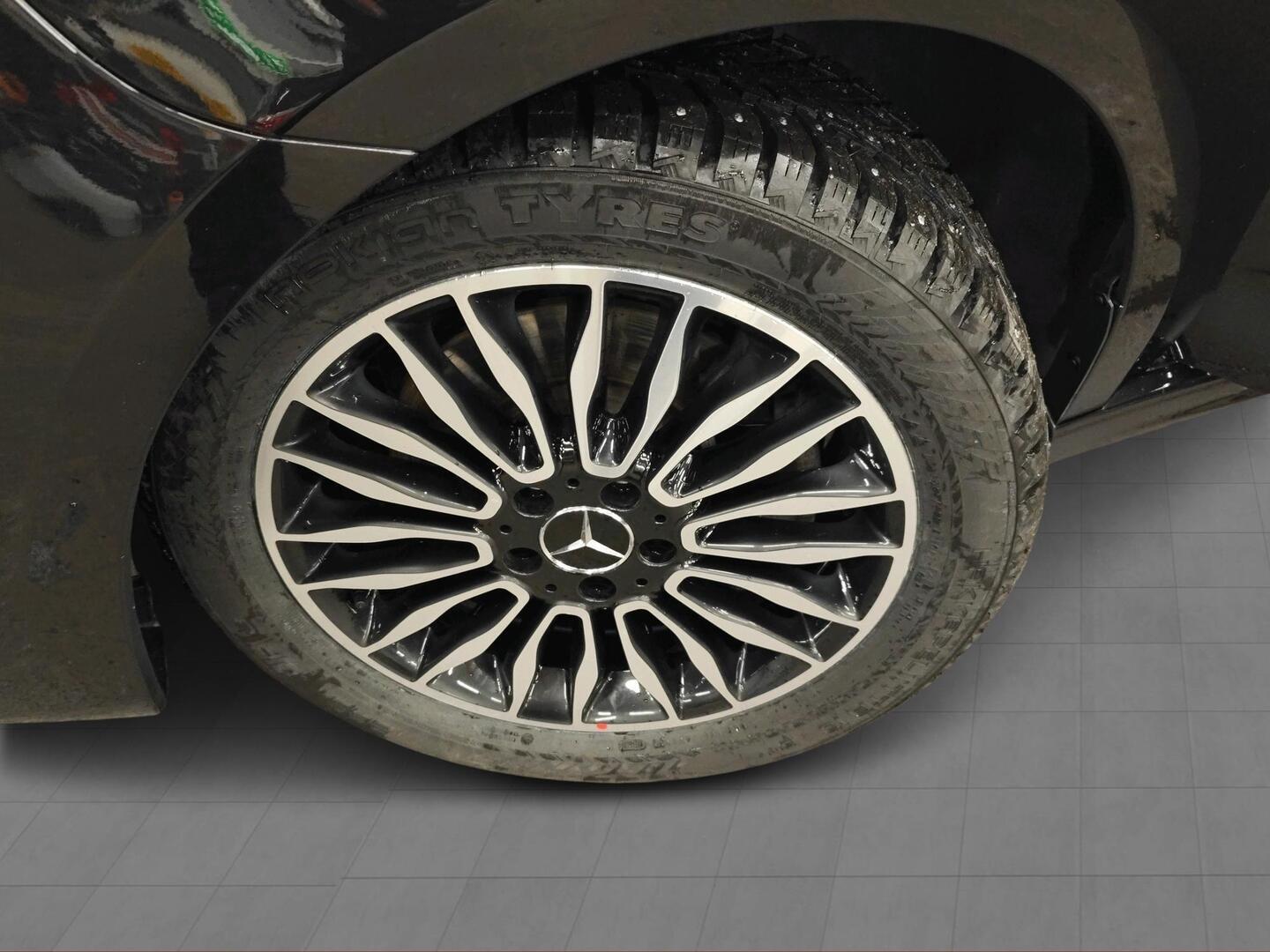 MERCEDES-BENZ V 2022