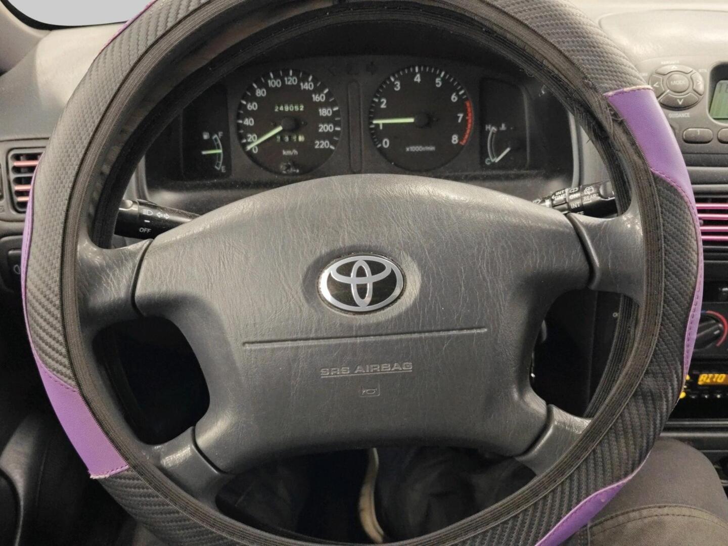 TOYOTA Corolla 2001