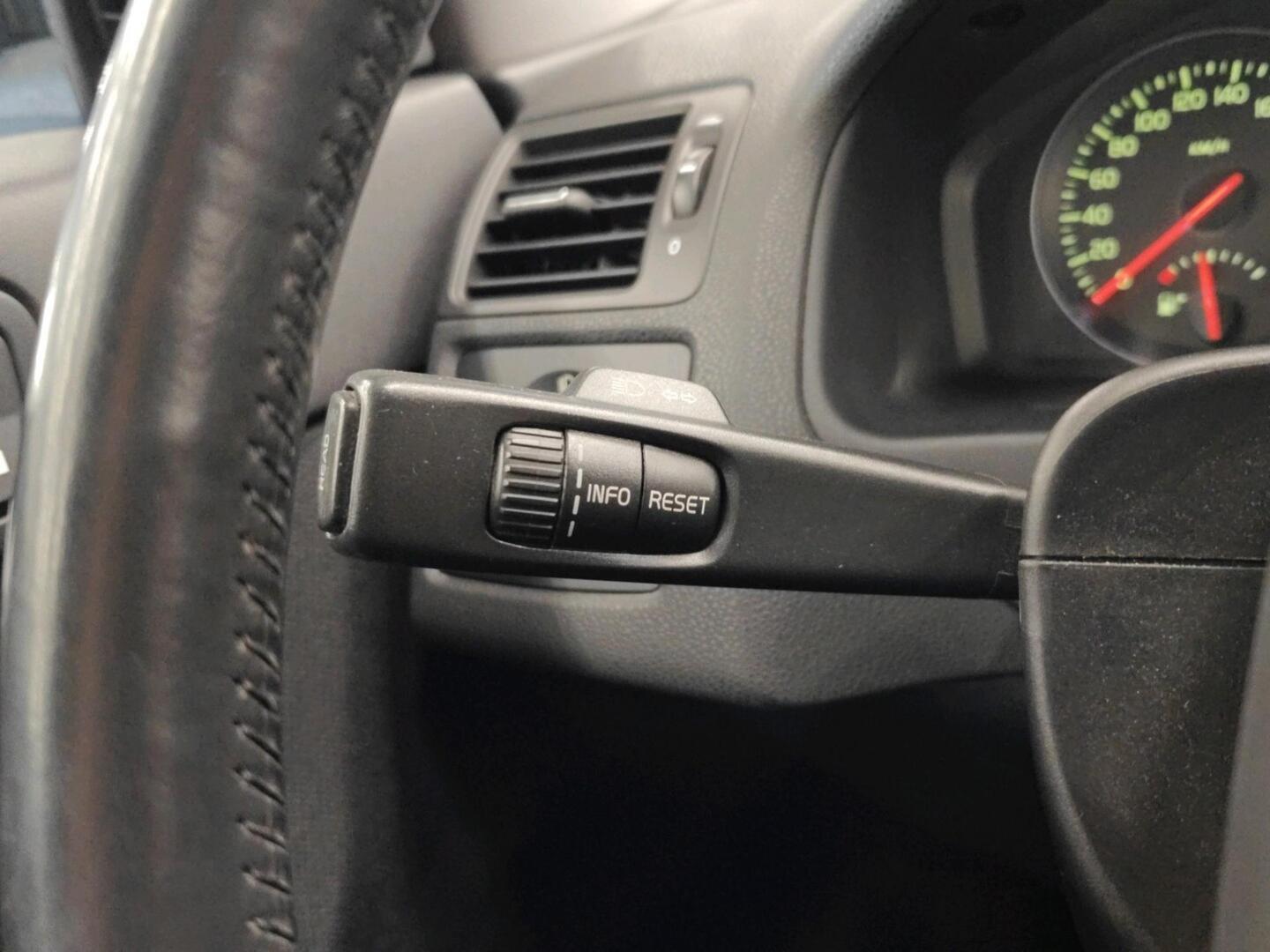 VOLVO V50 2008