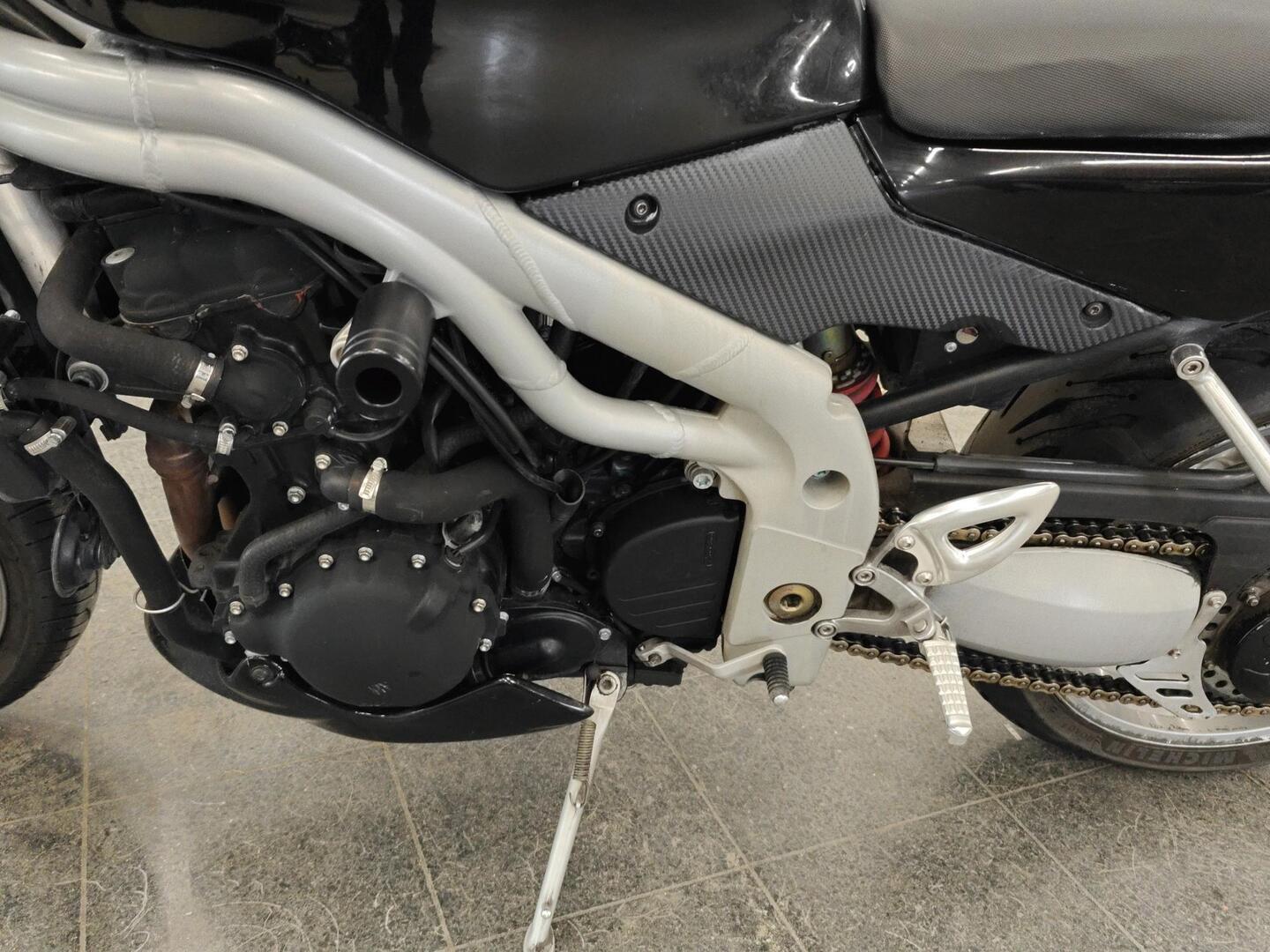 TRIUMPH SPEED TRIPLE 2005