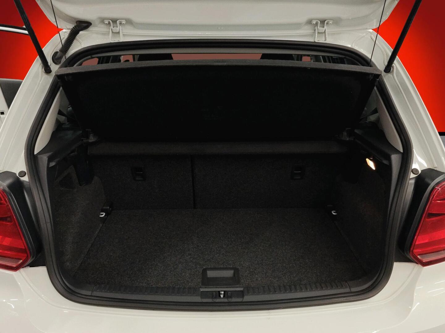 VOLKSWAGEN Polo 2015